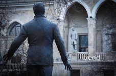 Взглянуть вверх! Кто смотрит на Баку с фасада Национальной библиотеки - каменная галерея великих имён (ФОТО)