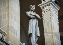 Взглянуть вверх! Кто смотрит на Баку с фасада Национальной библиотеки - каменная галерея великих имён (ФОТО)