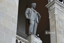 Взглянуть вверх! Кто смотрит на Баку с фасада Национальной библиотеки - каменная галерея великих имён (ФОТО)