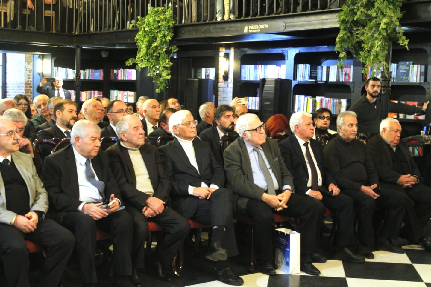 Я - тот странствующий тюрок, которого ты ждёшь... Во вдохновляющей атмосфере Баку (ФОТО)