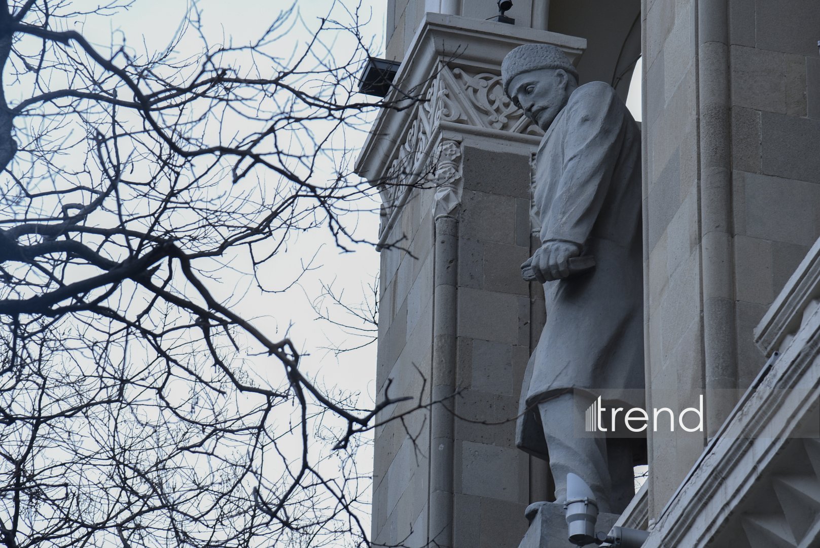 Взглянуть вверх! Кто смотрит на Баку с фасада Национальной библиотеки - каменная галерея великих имён (ФОТО)