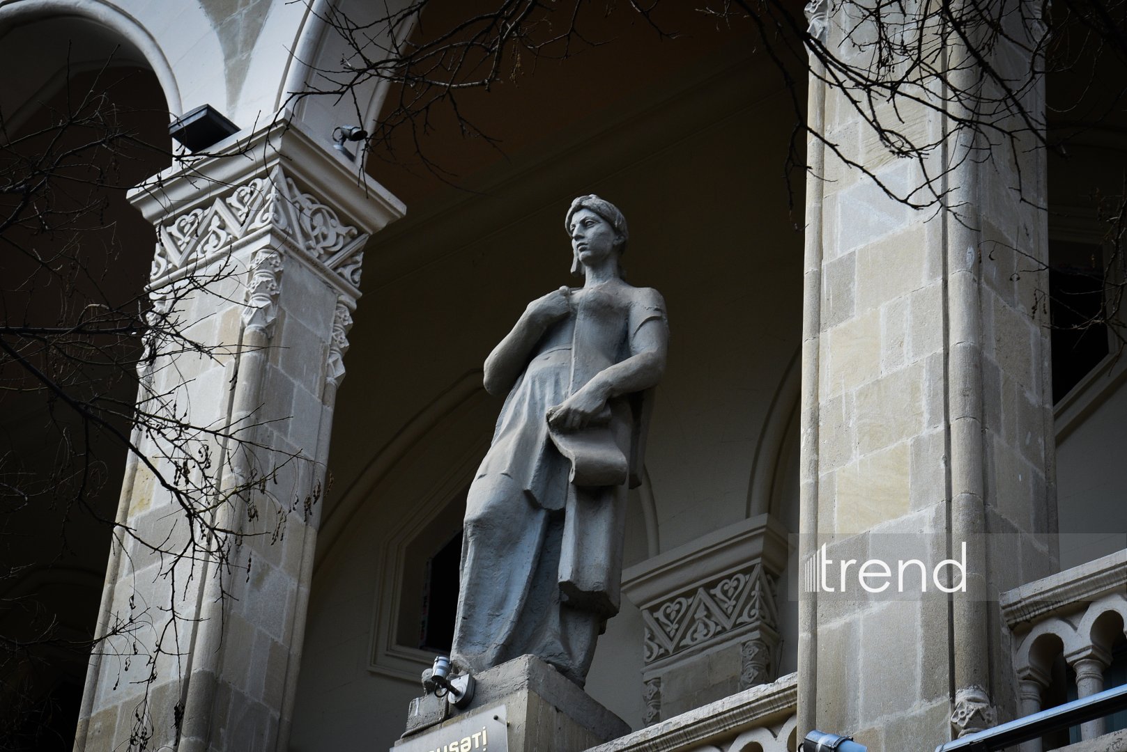 Взглянуть вверх! Кто смотрит на Баку с фасада Национальной библиотеки - каменная галерея великих имён (ФОТО)