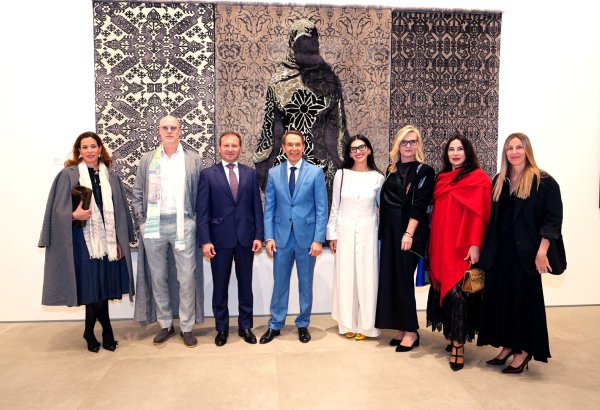 Азербайджанские ковры вошли в постоянную коллекцию музея современного искусства в Бахрейне (ФОТО)