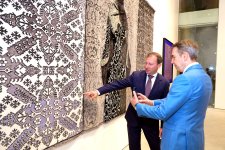 Азербайджанские ковры вошли в постоянную коллекцию музея современного искусства в Бахрейне (ФОТО)