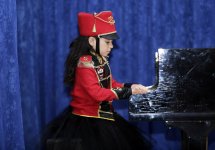 У рояля в Баку - волшебные фантазии со сказками Ханса Кристиана Андерсена (ФОТО)