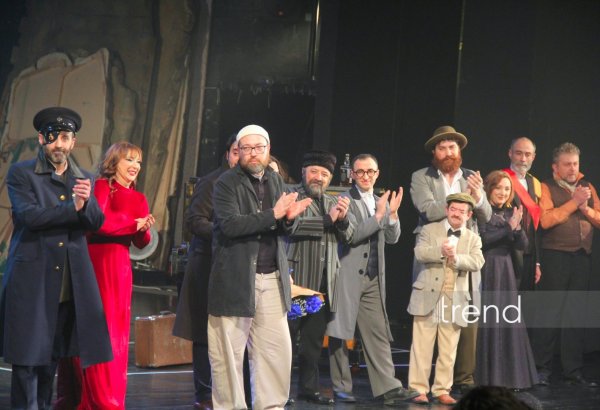 Деньги меняют не только облик города, но и самих людей... – "Нефтяной бум улыбается всем" в Баку встречен овациями (ФОТО)