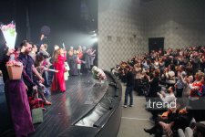 Деньги меняют не только облик города, но и самих людей... – "Нефтяной бум улыбается всем" в Баку встречен овациями (ФОТО)