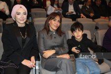 Деньги меняют не только облик города, но и самих людей... – "Нефтяной бум улыбается всем" в Баку встречен овациями (ФОТО)