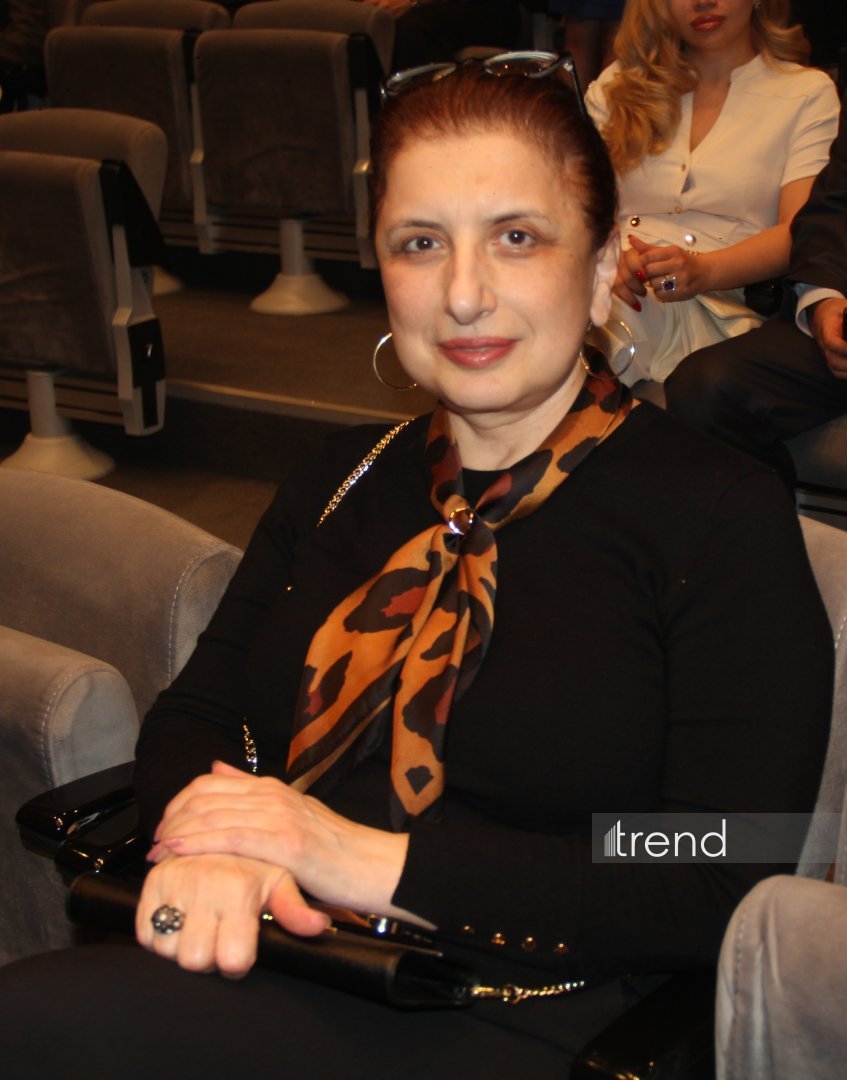 Деньги меняют не только облик города, но и самих людей... – "Нефтяной бум улыбается всем" в Баку встречен овациями (ФОТО)