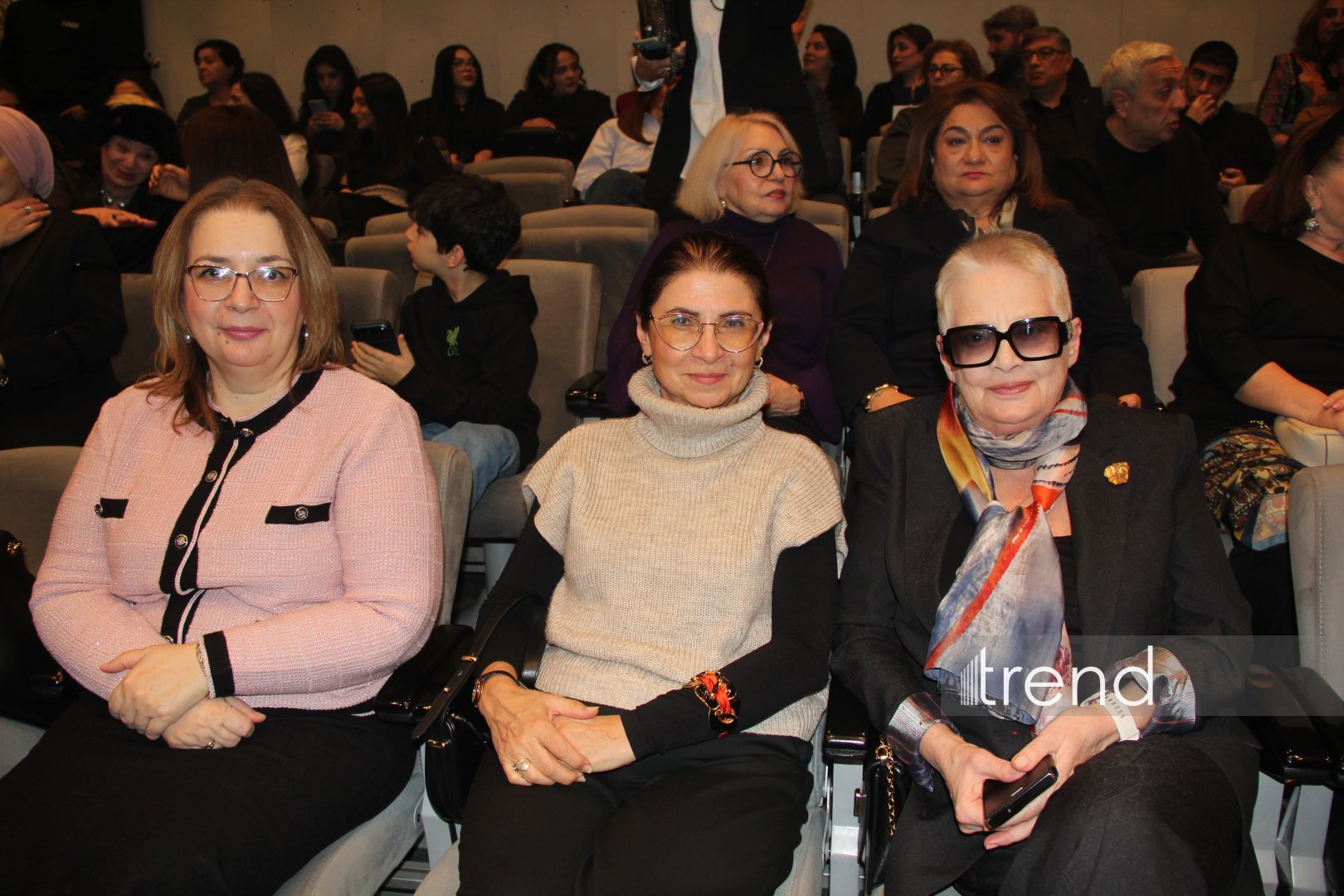 Деньги меняют не только облик города, но и самих людей... – "Нефтяной бум улыбается всем" в Баку встречен овациями (ФОТО)