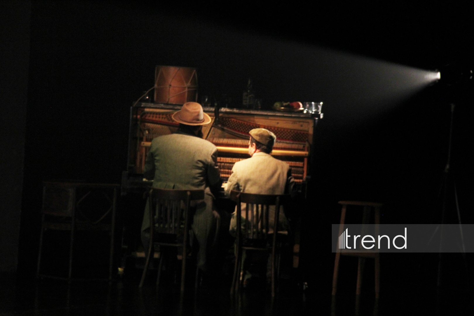 Деньги меняют не только облик города, но и самих людей... – "Нефтяной бум улыбается всем" в Баку встречен овациями (ФОТО)