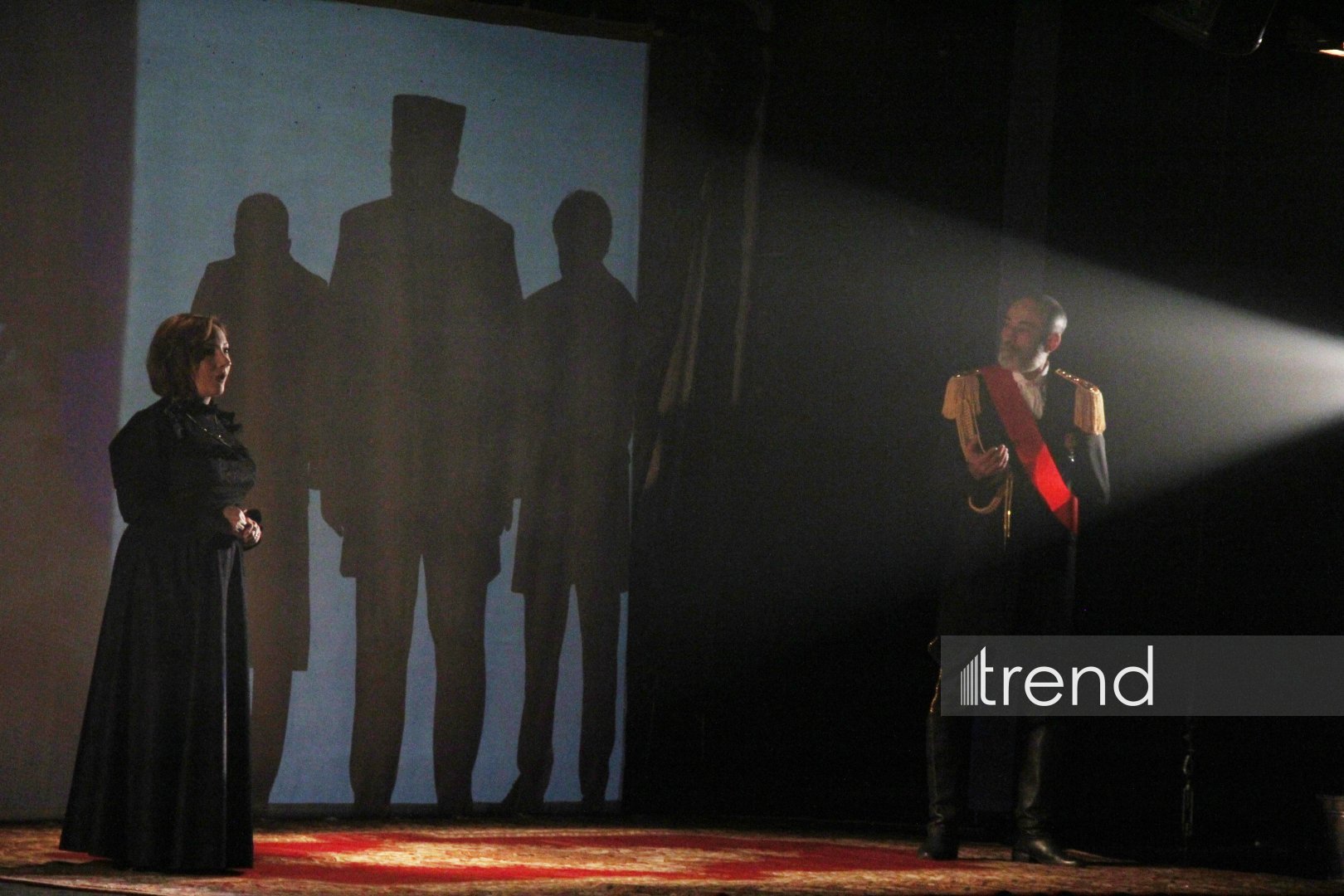 Деньги меняют не только облик города, но и самих людей... – "Нефтяной бум улыбается всем" в Баку встречен овациями (ФОТО)