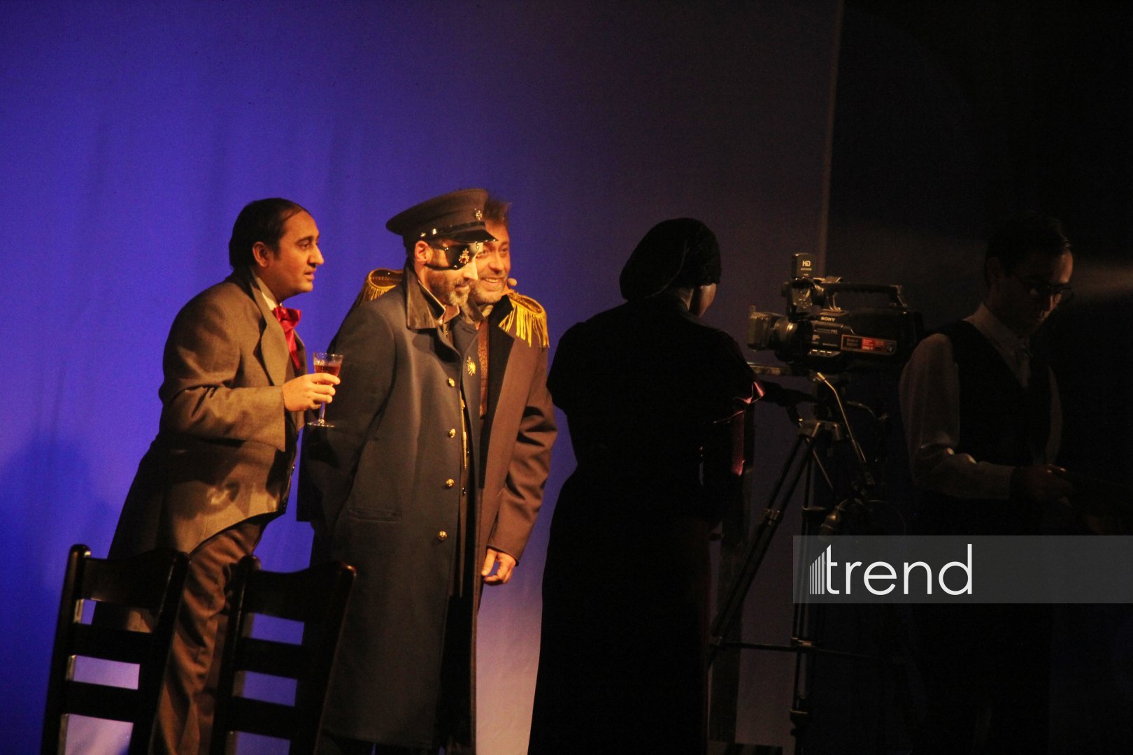 Деньги меняют не только облик города, но и самих людей... – "Нефтяной бум улыбается всем" в Баку встречен овациями (ФОТО)