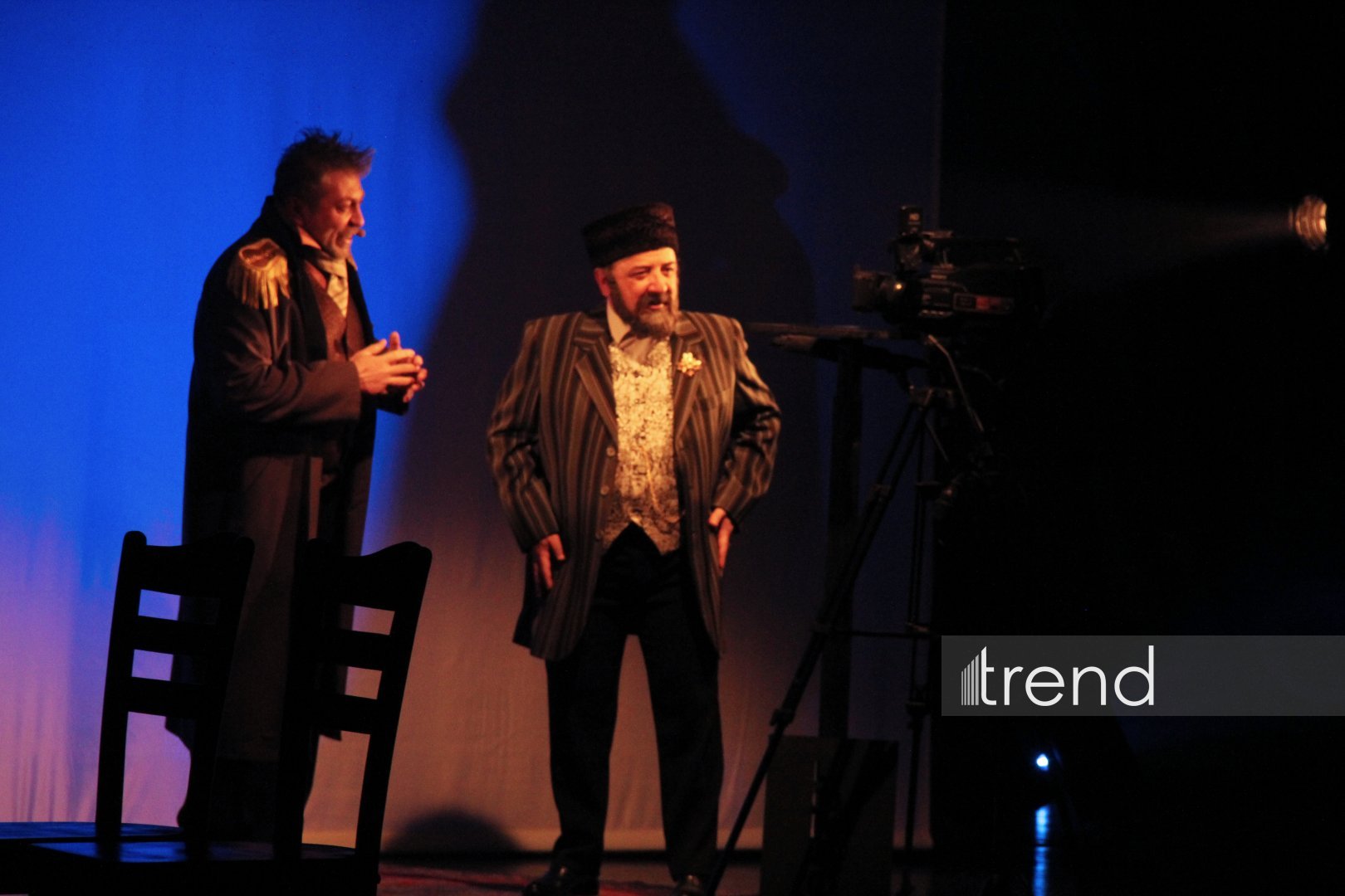 Деньги меняют не только облик города, но и самих людей... – "Нефтяной бум улыбается всем" в Баку встречен овациями (ФОТО)