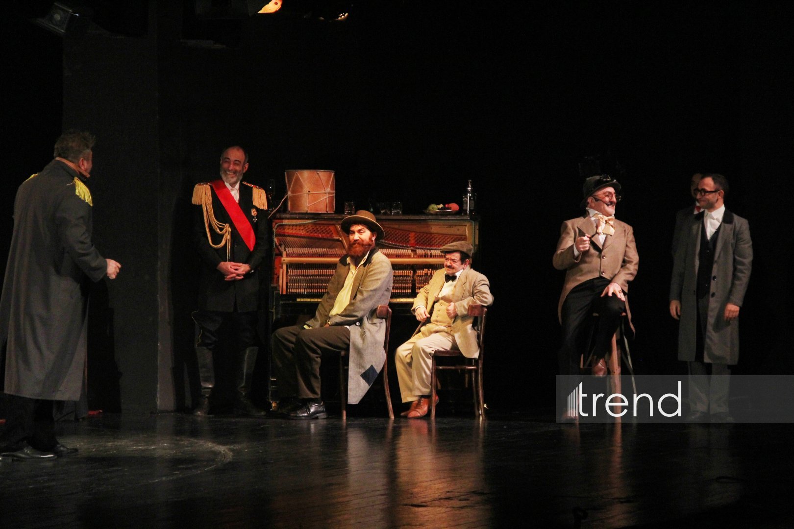 Деньги меняют не только облик города, но и самих людей... – "Нефтяной бум улыбается всем" в Баку встречен овациями (ФОТО)