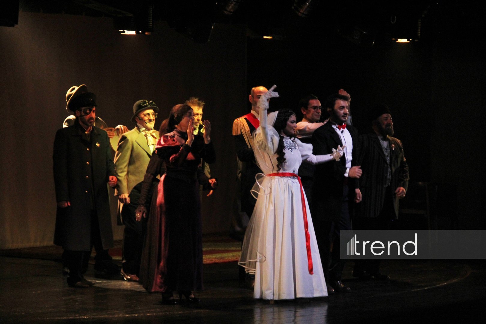 Деньги меняют не только облик города, но и самих людей... – "Нефтяной бум улыбается всем" в Баку встречен овациями (ФОТО)