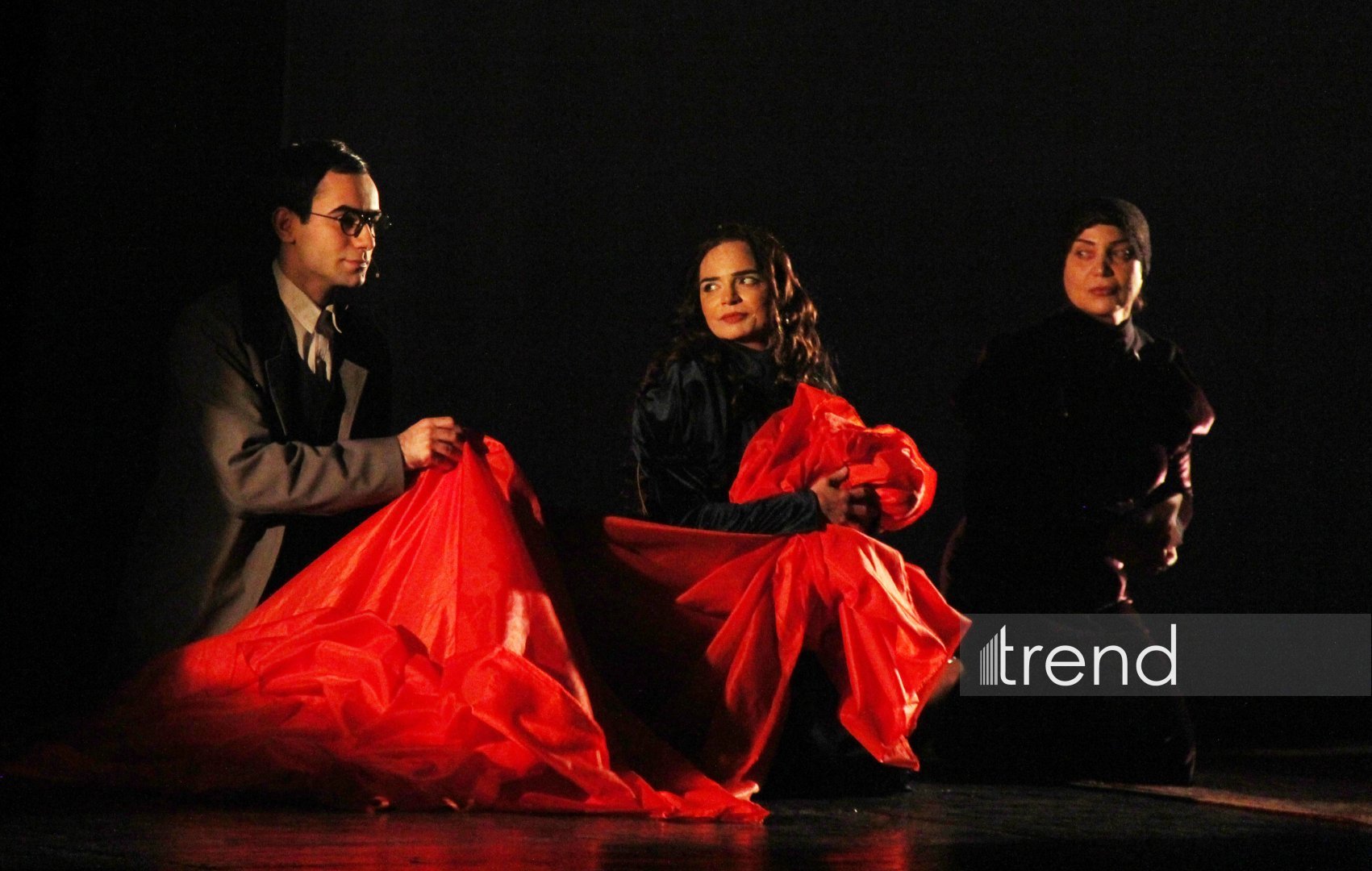 Деньги меняют не только облик города, но и самих людей... – "Нефтяной бум улыбается всем" в Баку встречен овациями (ФОТО)