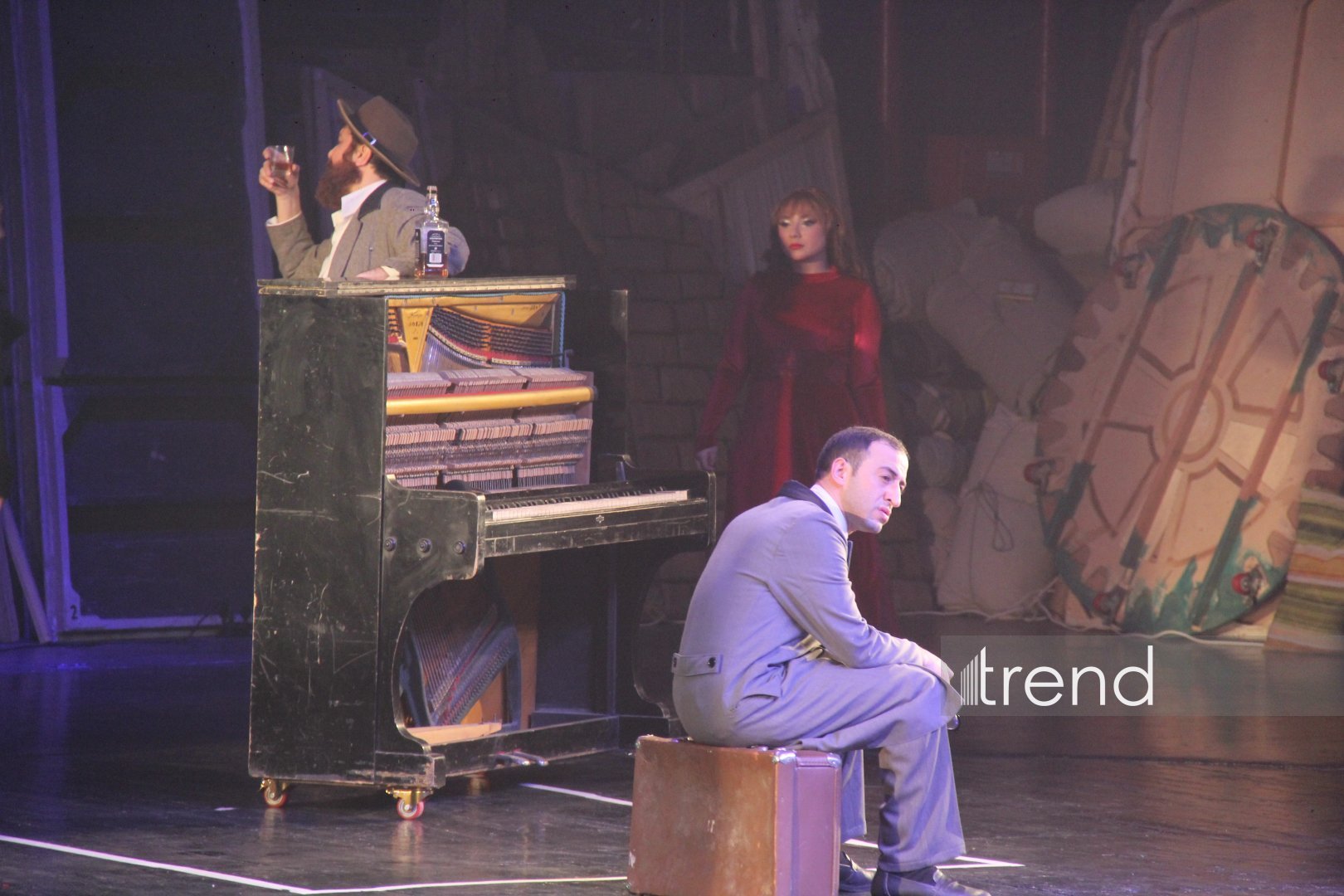 Деньги меняют не только облик города, но и самих людей... – "Нефтяной бум улыбается всем" в Баку встречен овациями (ФОТО)