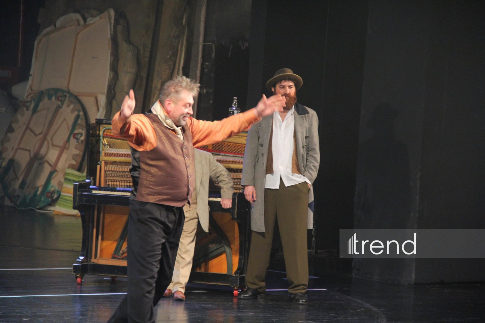 Деньги меняют не только облик города, но и самих людей... – "Нефтяной бум улыбается всем" в Баку встречен овациями (ФОТО)