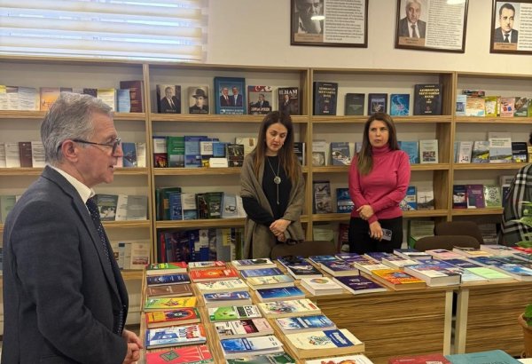 Проходит книжная выставка, посвященная 105-летию со дня рождения всемирно известного ученого Лютфи Заде