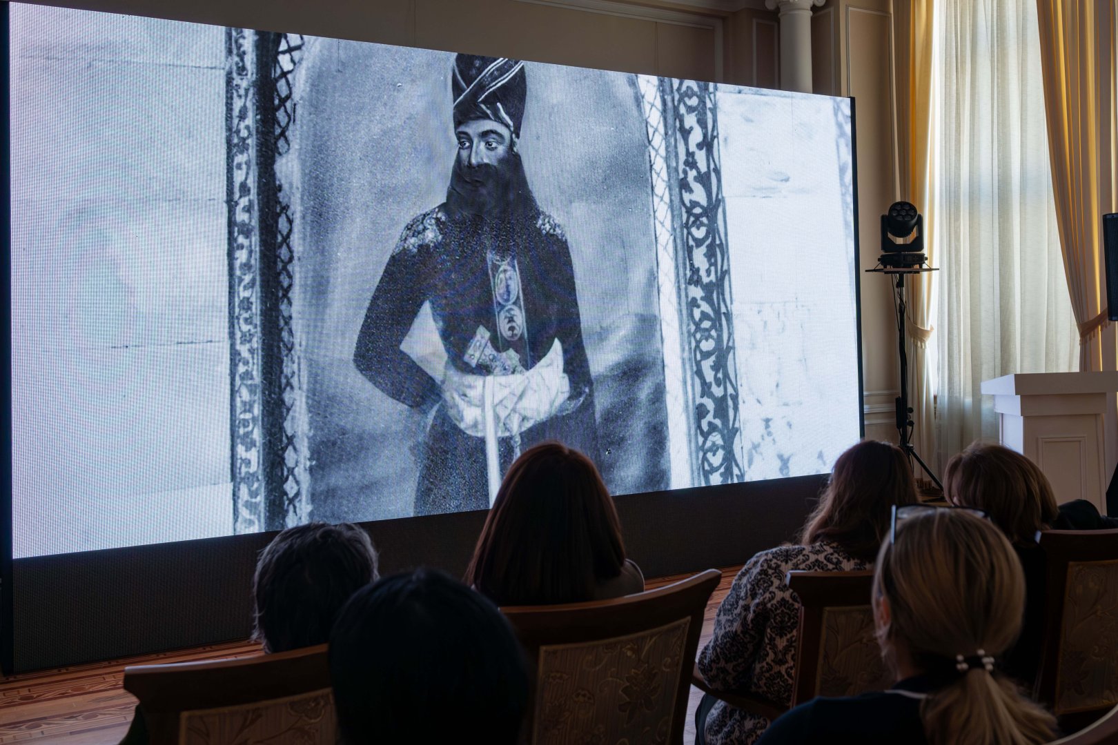 Станковая живопись Сардарского дворца Иревана и коллекция исламского искусства Национального музея Грузии (ФОТО)