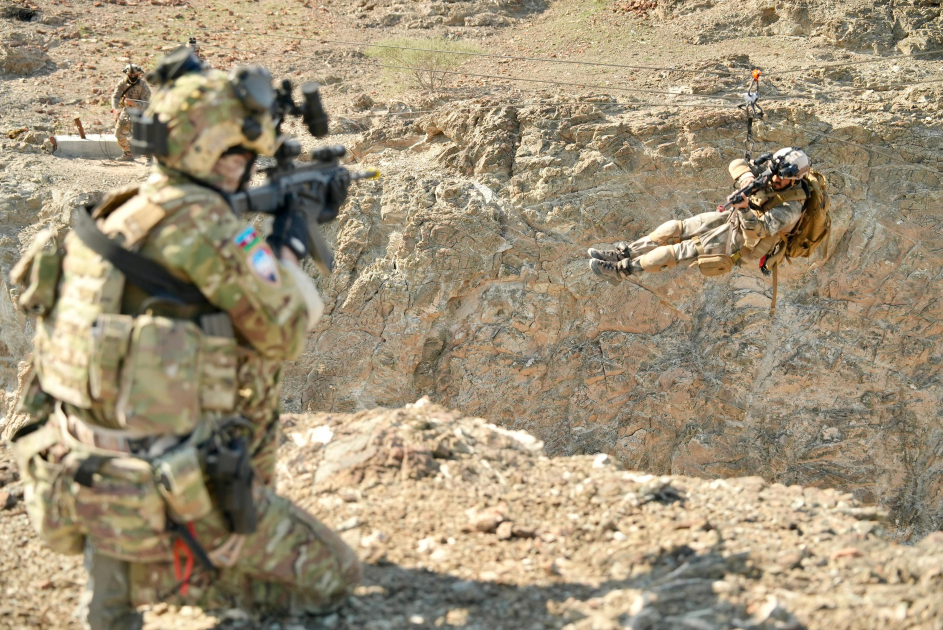 Президент Ильхам Алиев и Президент ОАЭ наблюдали за совместными оперативно-тактическими учениями «Щит мира – 2026» в Абу-Даби (ФОТО)