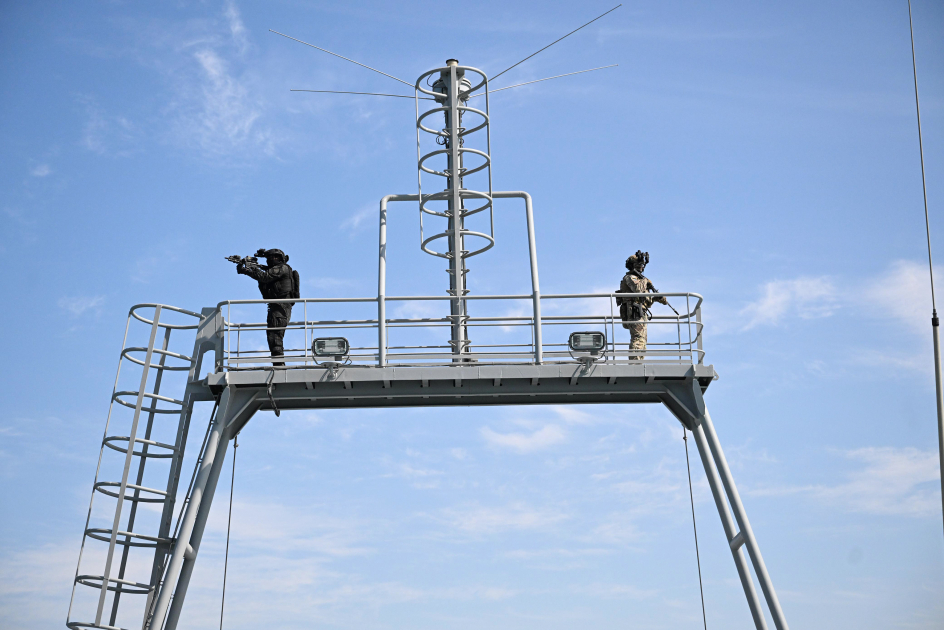 Президент Ильхам Алиев и Президент ОАЭ наблюдали за совместными оперативно-тактическими учениями «Щит мира – 2026» в Абу-Даби (ФОТО)