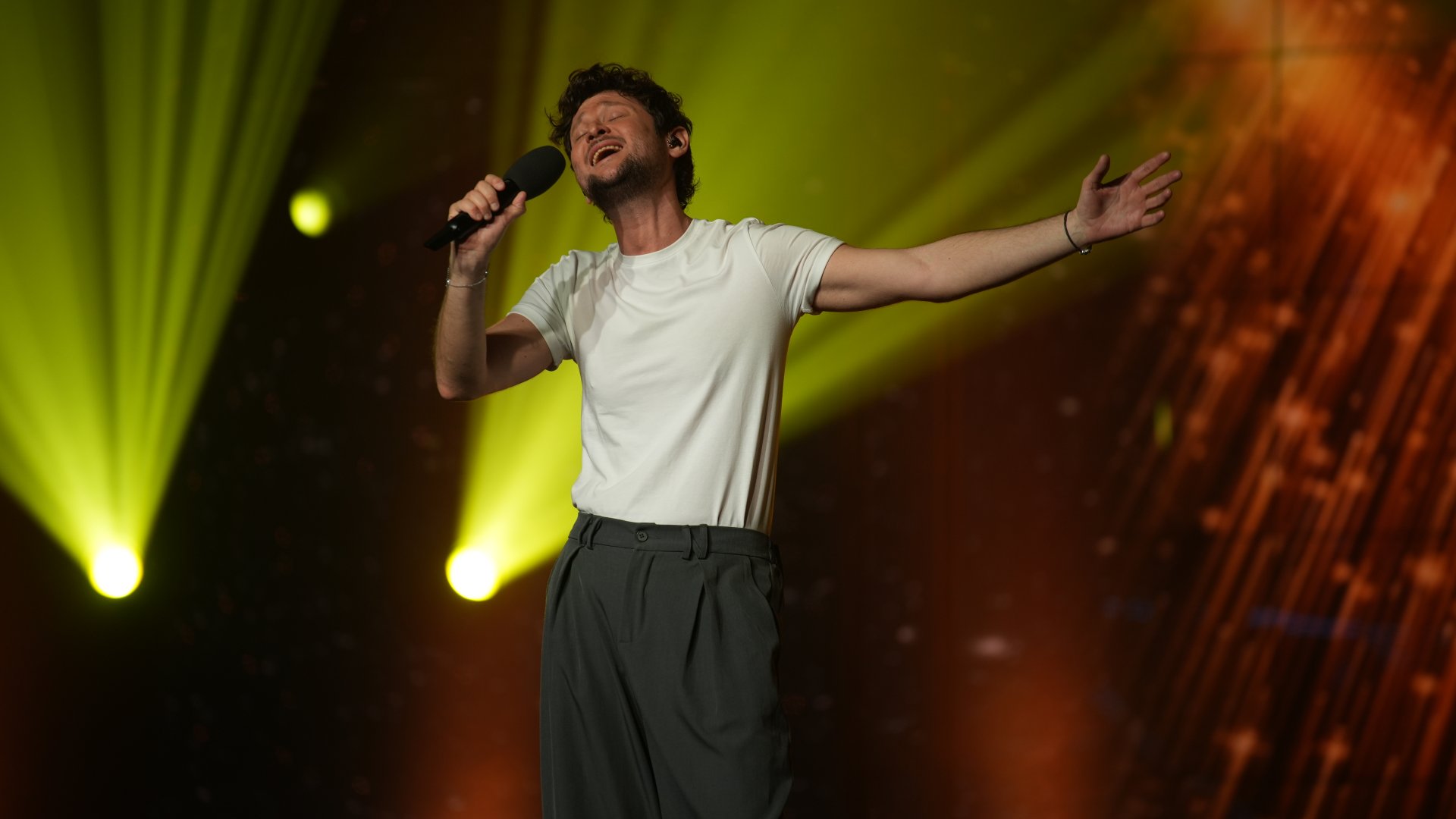 Эльдар Гасымов в статусе "легендарного победителя" стал гостем финала нацотбора Болгарии на "Евровидение-2026" (ВИДЕО, ФОТО)