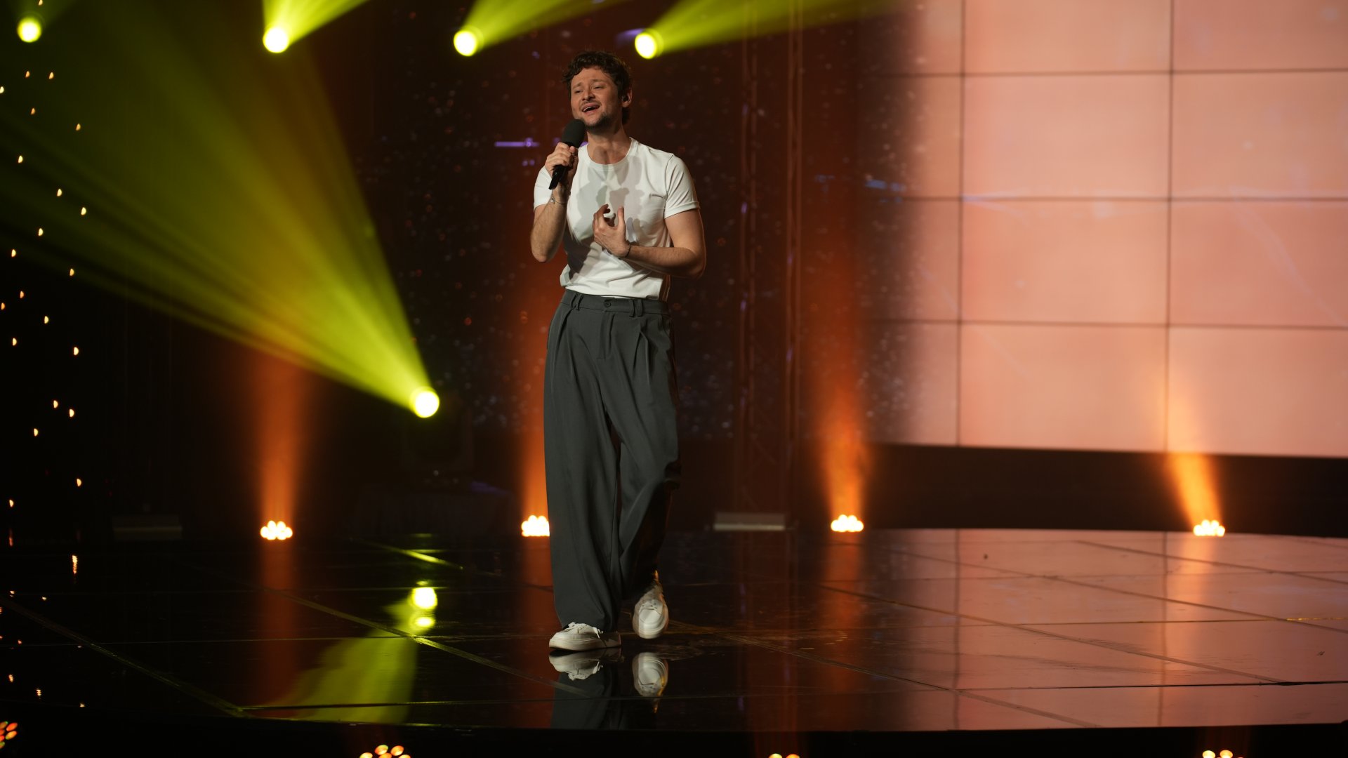 Эльдар Гасымов в статусе "легендарного победителя" стал гостем финала нацотбора Болгарии на "Евровидение-2026" (ВИДЕО, ФОТО)