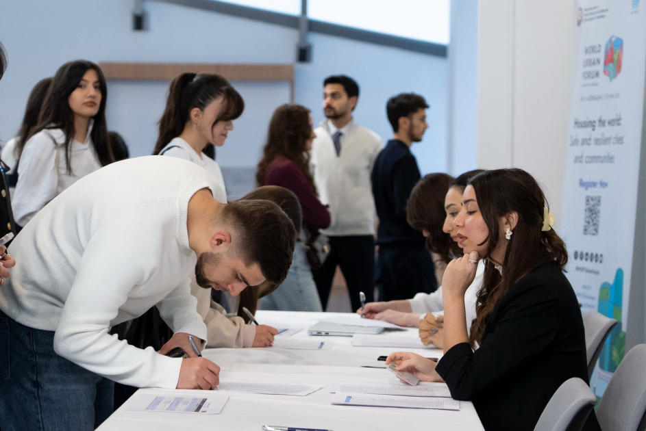 В рамках волонтерской программы WUF13 проводятся тренинги для почти 1000 участников (ФОТО)