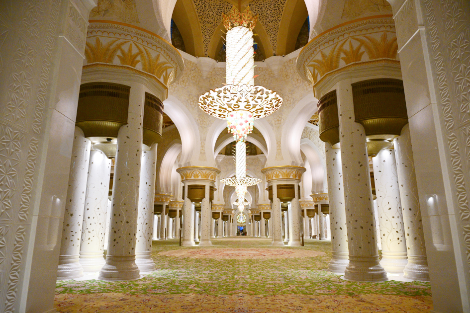 Вице-президент Фонда Гейдара Алиева Лейла Алиева посетила в Абу-Даби мечеть Шейха Заида (ФОТО)