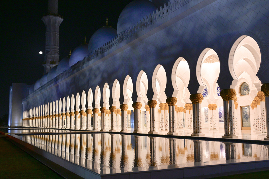 Вице-президент Фонда Гейдара Алиева Лейла Алиева посетила в Абу-Даби мечеть Шейха Заида (ФОТО)