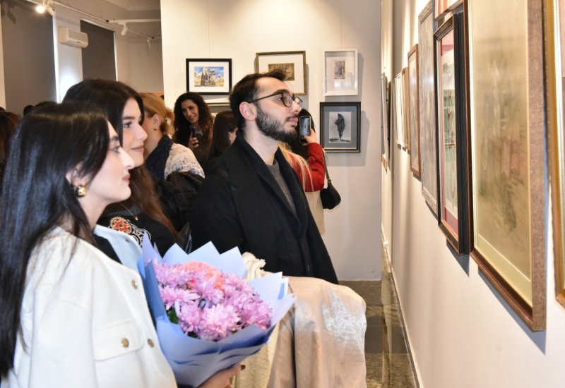 В Баку показали как вести разговор с окружающей реальностью (ФОТО)