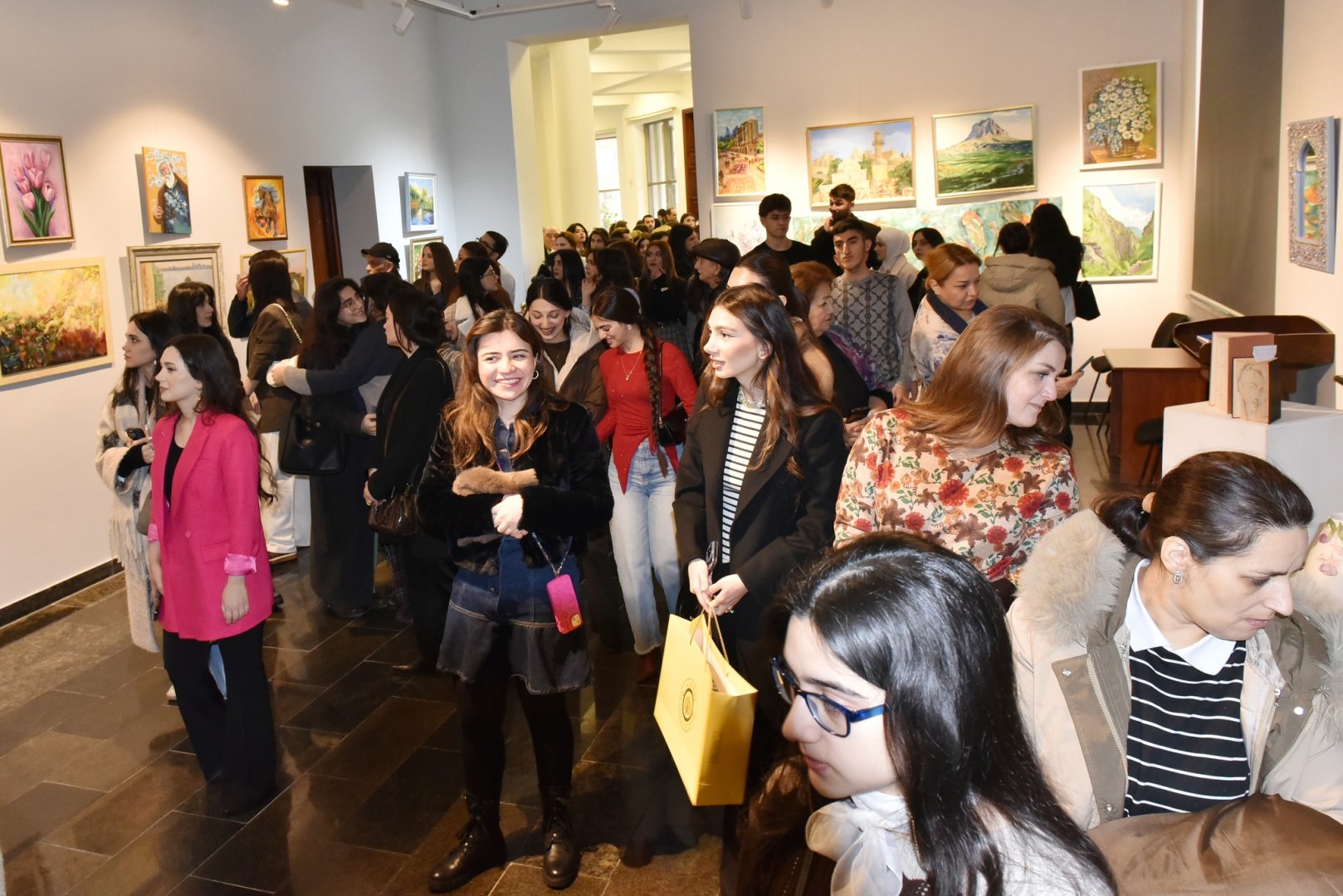 В Баку показали как вести разговор с окружающей реальностью (ФОТО)