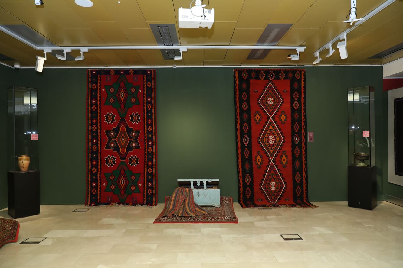Уникальная экспозиция в Баку - экземпляры Корана, редких рукописных книг, ковров, металла… (ФОТО)