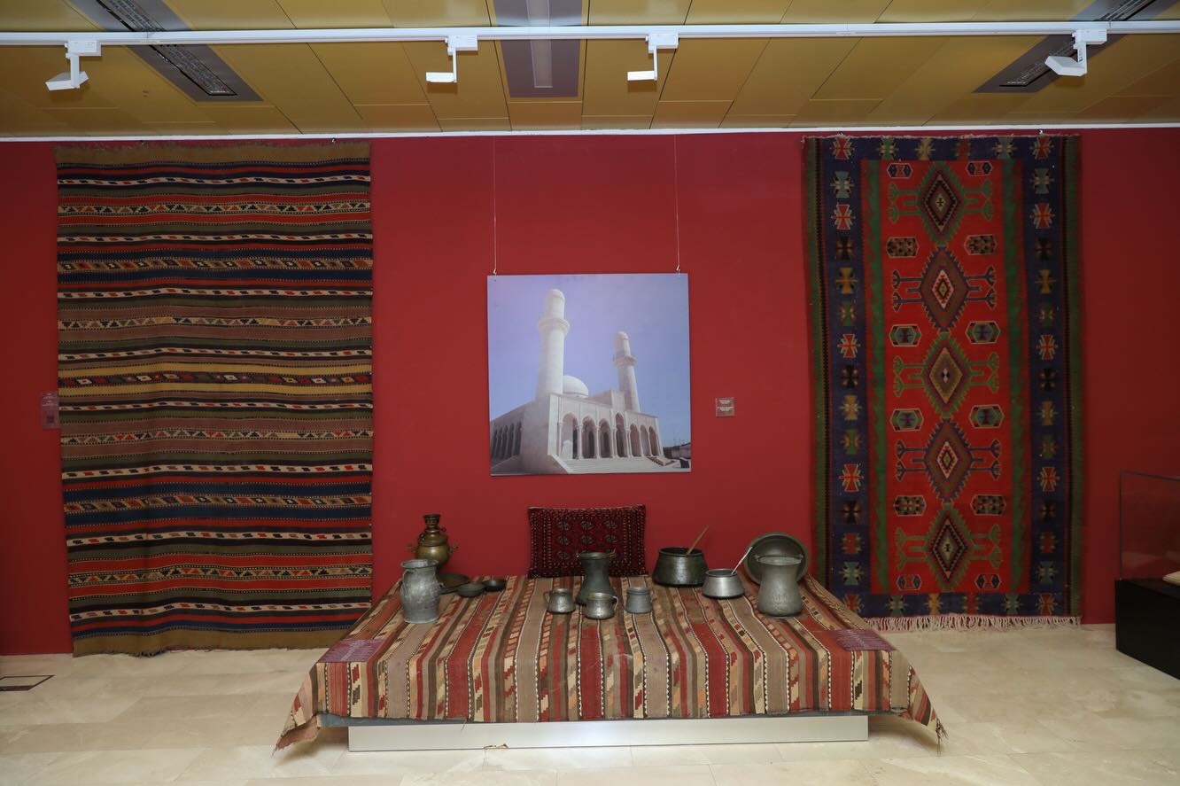 Уникальная экспозиция в Баку - экземпляры Корана, редких рукописных книг, ковров, металла… (ФОТО)