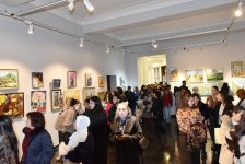 В Баку показали как вести разговор с окружающей реальностью (ФОТО)