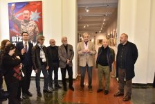 В Баку показали как вести разговор с окружающей реальностью (ФОТО)