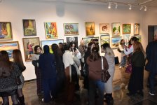 В Баку показали как вести разговор с окружающей реальностью (ФОТО)