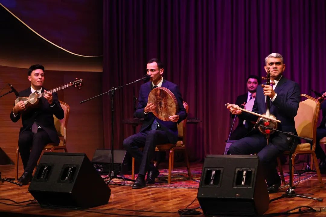 Азербайджанские красавицы: Вселенная свободы и импровизации (ФОТО)