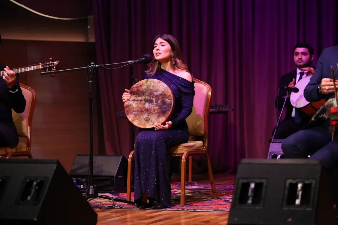 Азербайджанские красавицы: Вселенная свободы и импровизации (ФОТО)