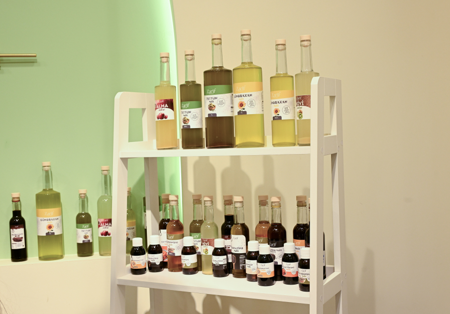 Вице-президент Фонда Гейдара Алиева Лейла Алиева и Алена Алиева ознакомились с брендом здорового питания предпринимательницы в Гяндже (ФОТО)