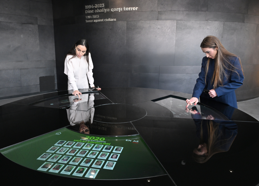 Вице-президент Фонда Гейдара Алиева Лейла Алиева и Алена Алиева посетили Гянджинский мемориальный комплекс и семью Национального героя Натигa Гасымова (ФОТО)