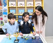 Вице-президент Фонда Гейдара Алиева Лейла Алиева и Алена Алиева побывали в центре STEAM и полной средней школе номер 37 в Гяндже (ФОТО)