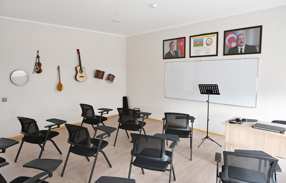 Вице-президент Фонда Гейдара Алиева Лейла Алиева и Алена Алиева побывали в центре STEAM и полной средней школе номер 37 в Гяндже (ФОТО)