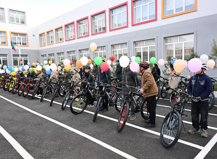 Вице-президент Фонда Гейдара Алиева Лейла Алиева и Алена Алиева побывали в центре STEAM и полной средней школе номер 37 в Гяндже (ФОТО)