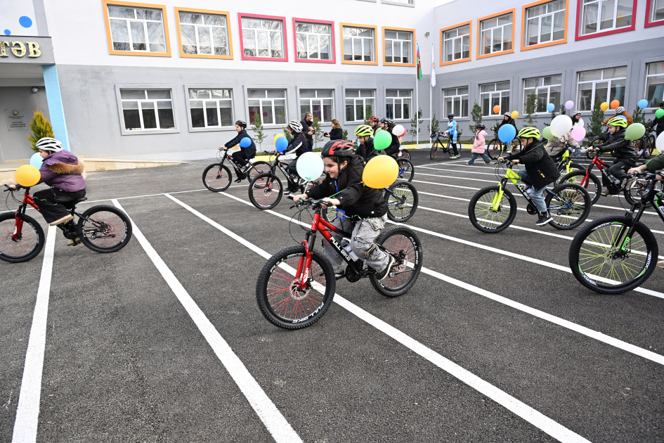 Вице-президент Фонда Гейдара Алиева Лейла Алиева и Алена Алиева побывали в центре STEAM и полной средней школе номер 37 в Гяндже (ФОТО)