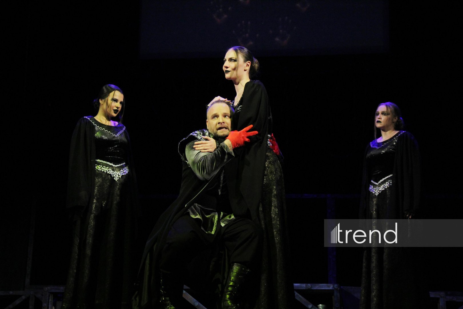 Как Ярослав Трифонов "взорвал" сцену - против шести Леди Макбет: премьера спектакля на пределе эмоций (ФОТО)