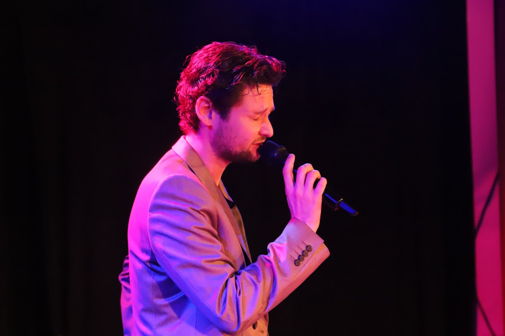 Эльдар Гасымов, свободно владея немецким языком, покорил Мюнхен (ВИДЕО, ФОТО)