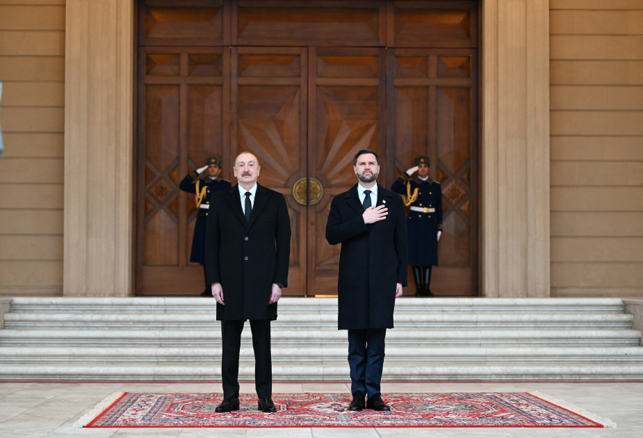 В Баку состоялась церемония официальной встречи Джеймса Дэвида Вэнса (ФОТО)